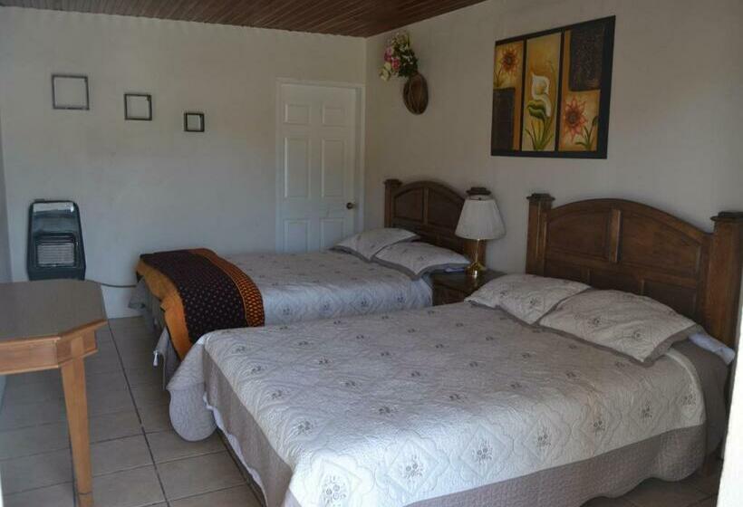 غرفه قياسيه سريرين مزدوجين, Doña Crucita