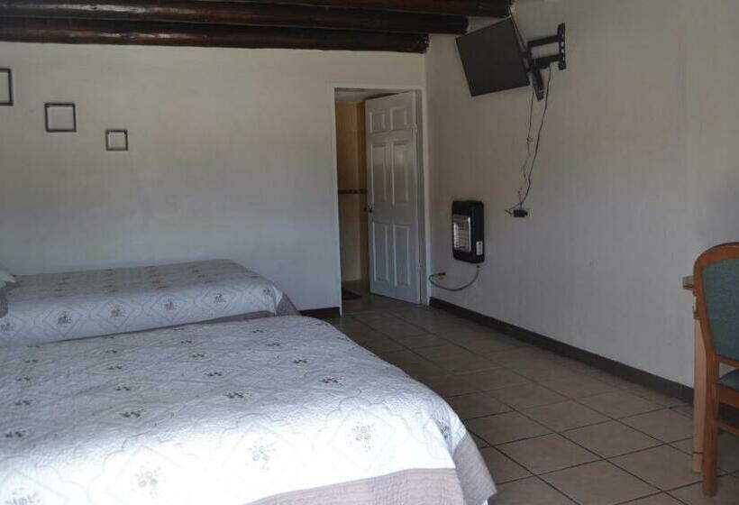 غرفه قياسيه سريرين مزدوجين, Doña Crucita