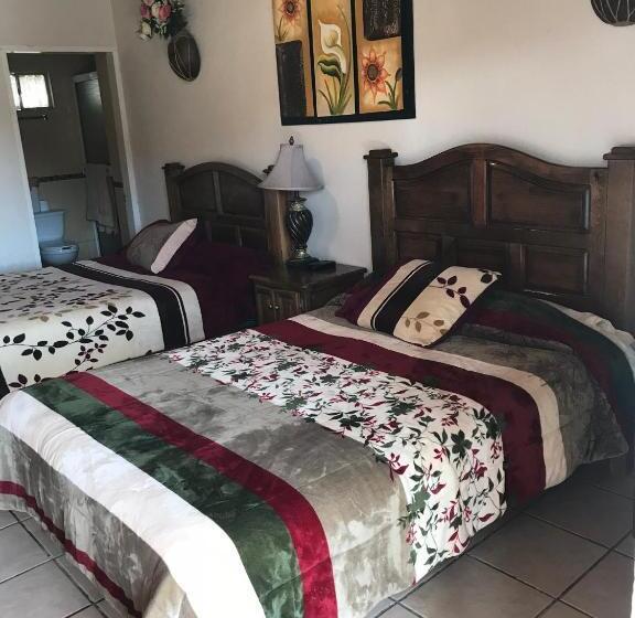 غرفه قياسيه سريرين مزدوجين, Doña Crucita