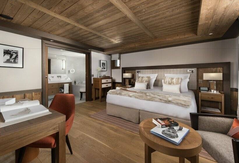 Номер Superior, Hôtel Barrière Les Neiges Courchevel
