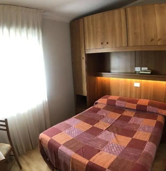 Basic Yhden Hengen Huone, La Bussola