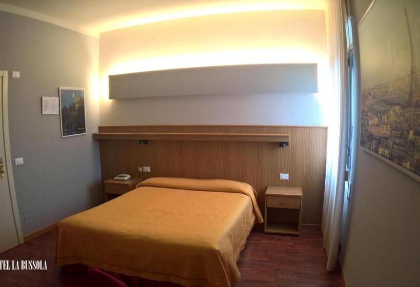 חדר אקונומי, La Bussola