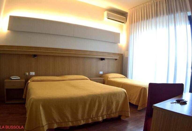 חדר קומפורט לשלושה, La Bussola