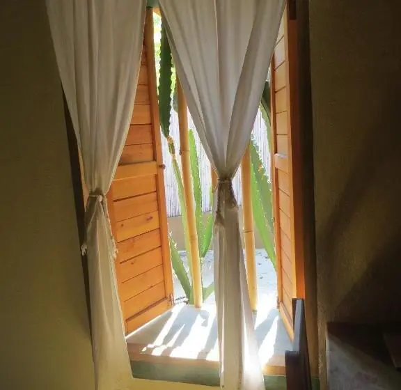 Standard Yhden Hengen Huone Jaettu Kylpyhuone, La Loma Linda, Bungalows, Yoga And Feldenkrais, Starlink Internet