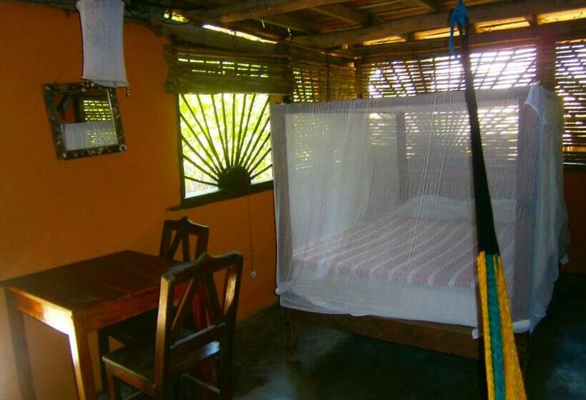 اتاق استاندارد با سرویس بهداشتی مشترک, Lo Cósmico