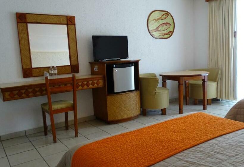 اتاق خانوادگی, Palapa Palace