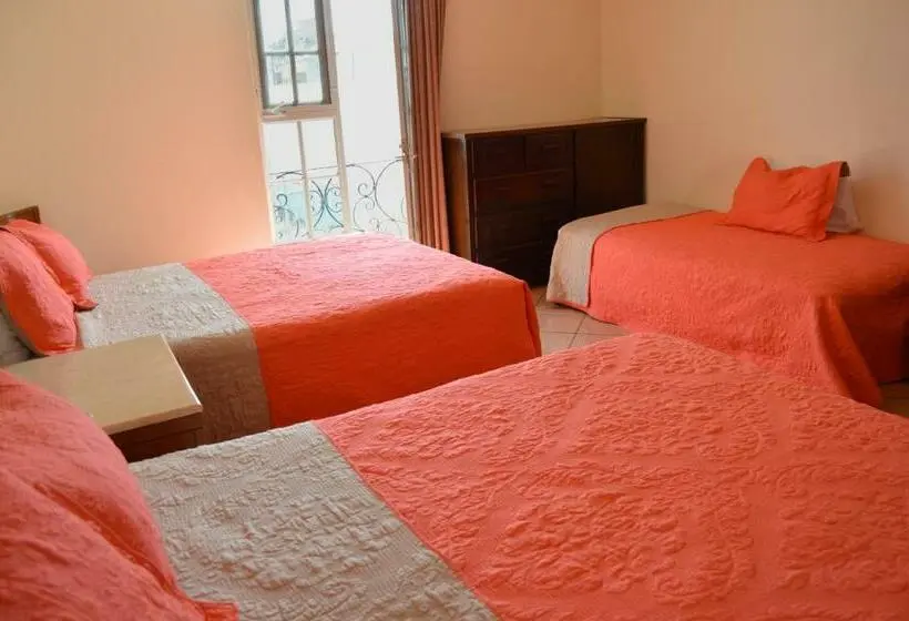 Standard Kolmen Hengen Huone, Real Santa Fe