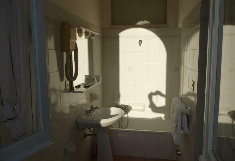 标准间, Ristorante La Ginestra