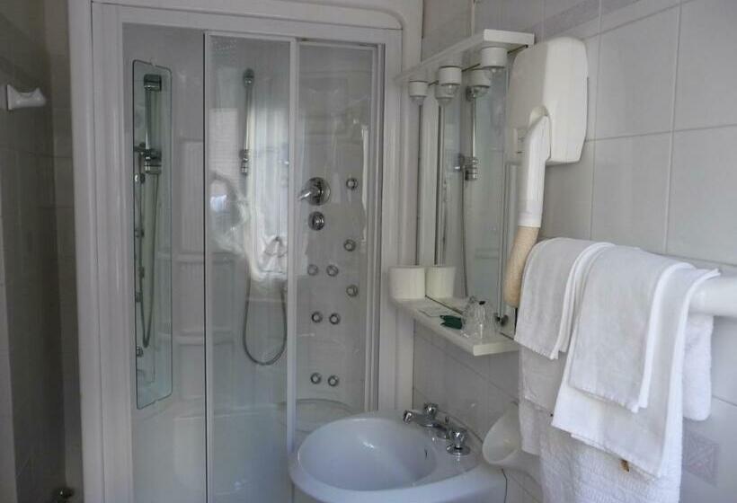 标准三人间, Ristorante La Ginestra