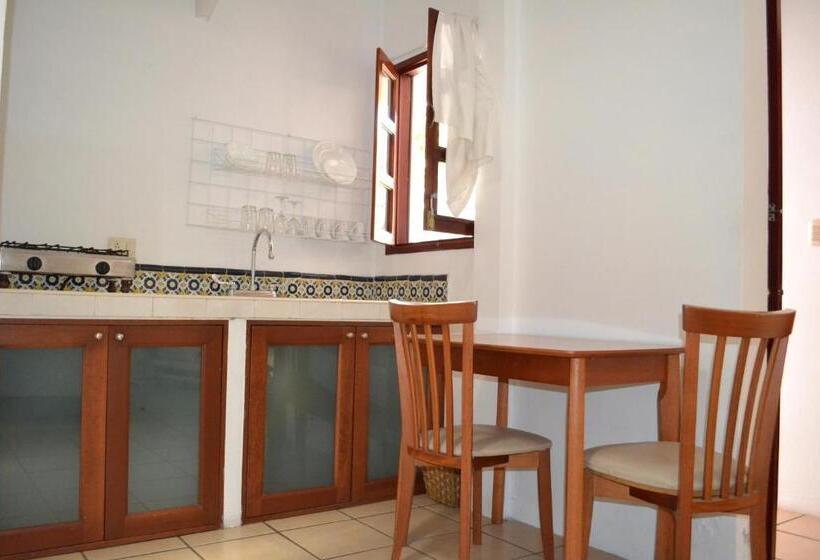 스탠다드 스튜디오, Las Mariposas Hotel & Studios