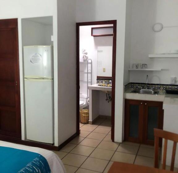 스탠다드 스튜디오, Las Mariposas Hotel & Studios