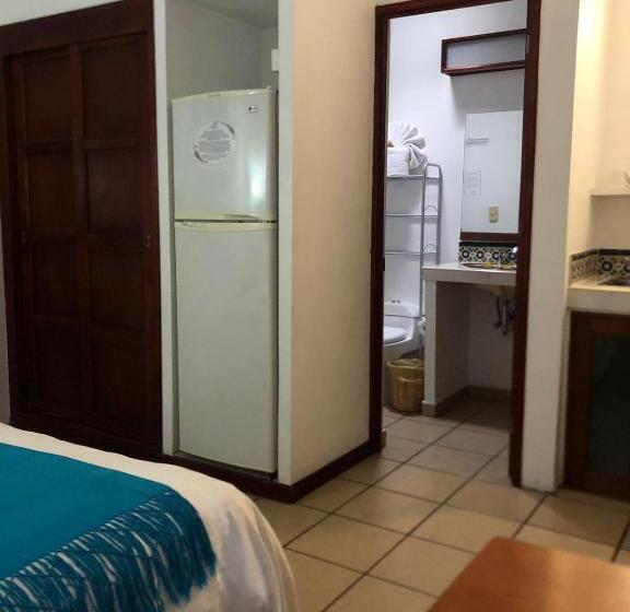 스탠다드 스튜디오, Las Mariposas Hotel & Studios