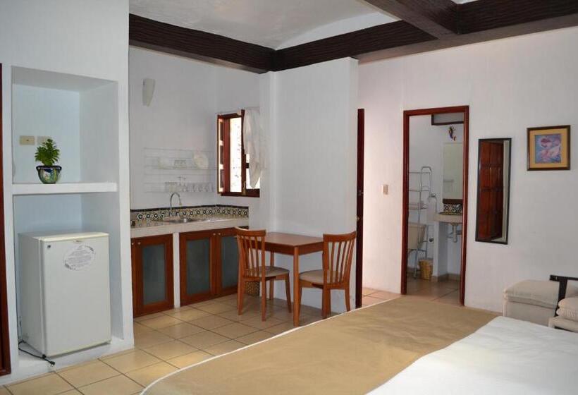 스탠다드 스튜디오, Las Mariposas Hotel & Studios