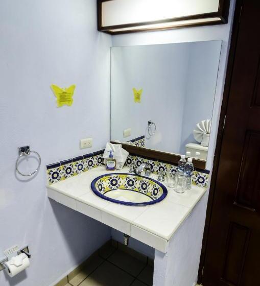 استودیوی استاندارد, Las Mariposas Hotel & Studios