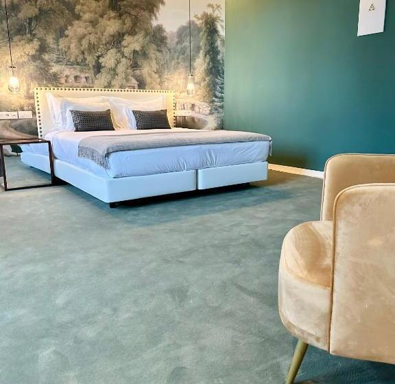 سوییت جونیور, Solar Dos Cantos Botanic House & Garden