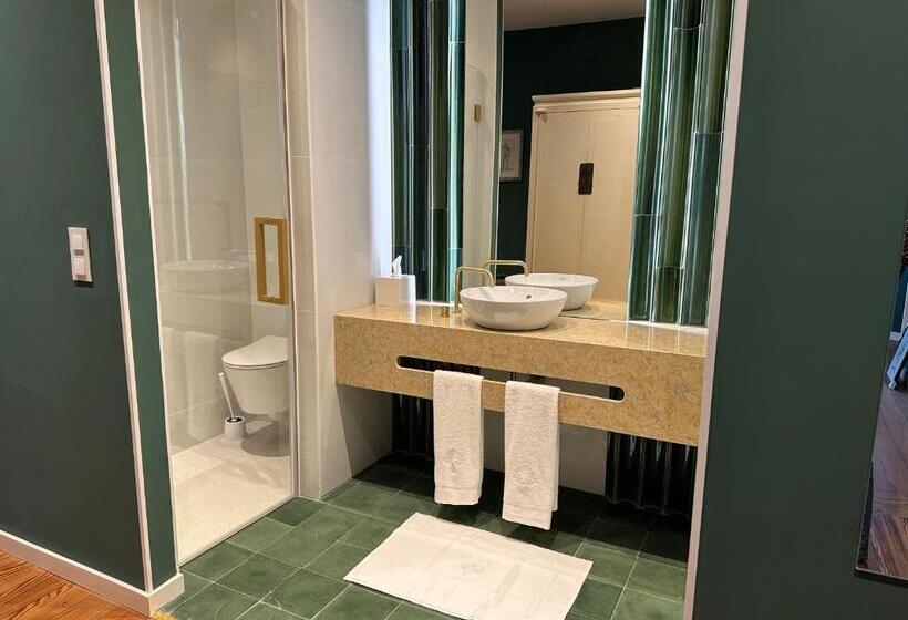 سوییت جونیور, Solar Dos Cantos Botanic House & Garden