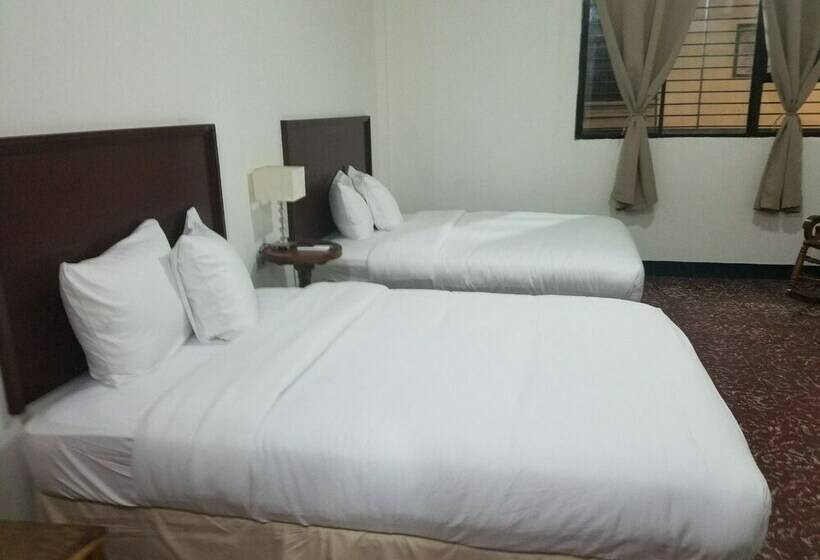 패밀리 룸, El Portal 1610