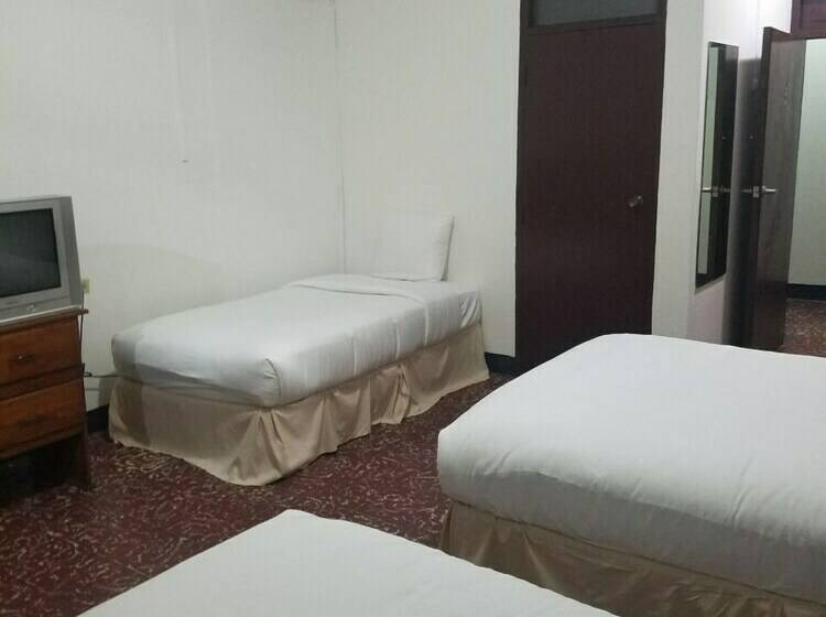 패밀리 룸, El Portal 1610