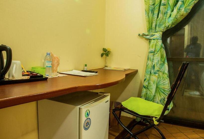 اتاق لوکس خانوادگی, Fort Motel