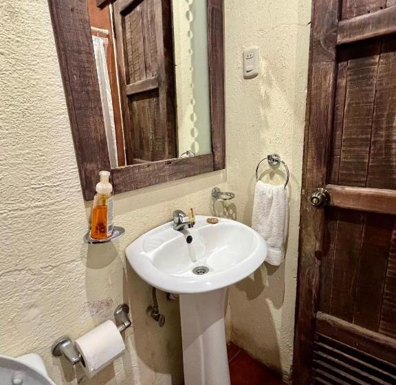 اتاق استاندارد چهار تخته, Hostal Antigüeño