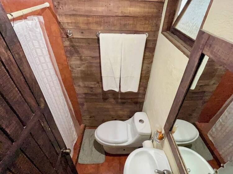 اتاق استاندارد چهار تخته, Hostal Antigüeño