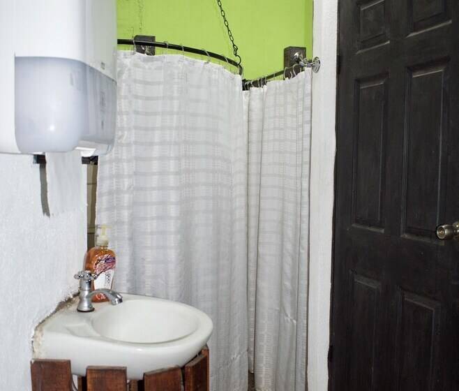 اتاق استاندارد با سرویس بهداشتی مشترک, Hostal Antigüeño