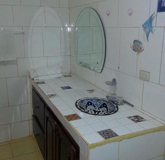 تختخواب در اتاق مشترک, Sana El Jardin Secreto
