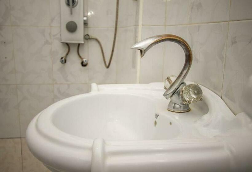 اتاق لوکس, Ministers Village