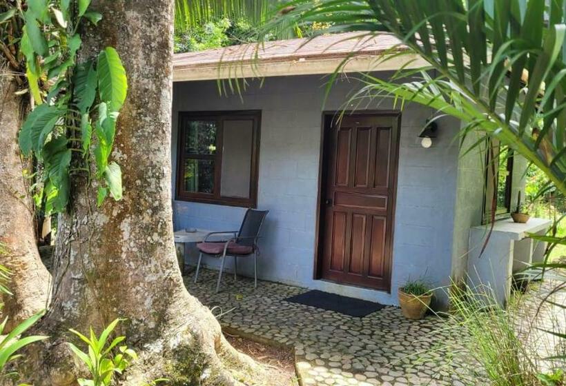 بانگلوی استاندارد, Casa Cangrejal B&b