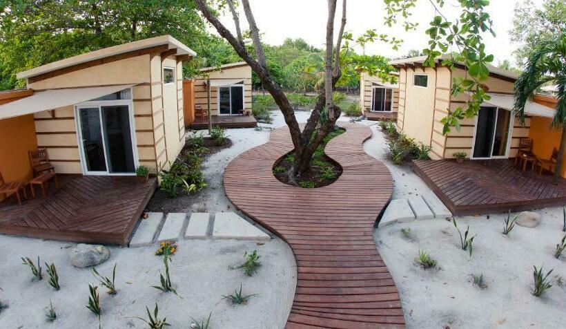 بانگلوی استاندارد, Coral Beach Village Resort