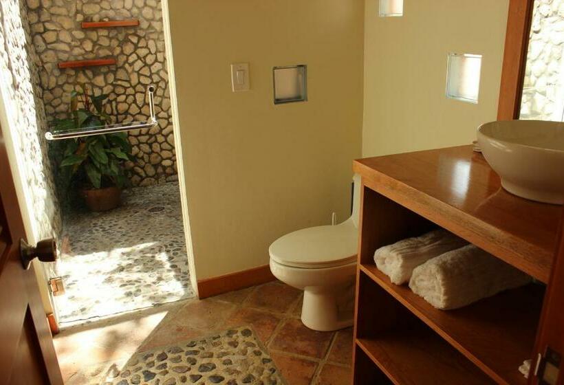 بانگلوی استاندارد, Coral Beach Village Resort