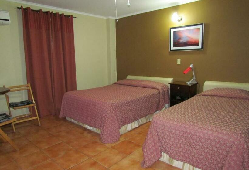 غرفة قياسية ثلاثية, El Oasis Hotel Y Restaurante