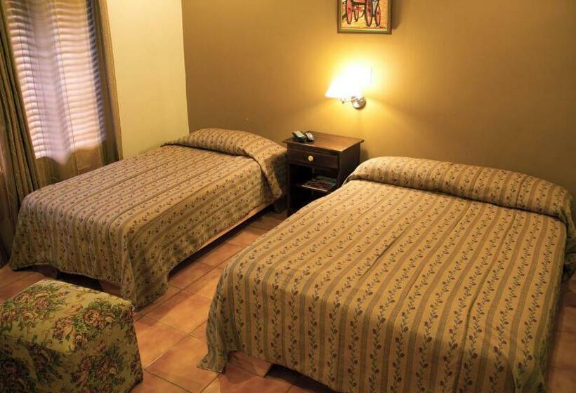 غرفة قياسية ثلاثية, El Oasis Hotel Y Restaurante