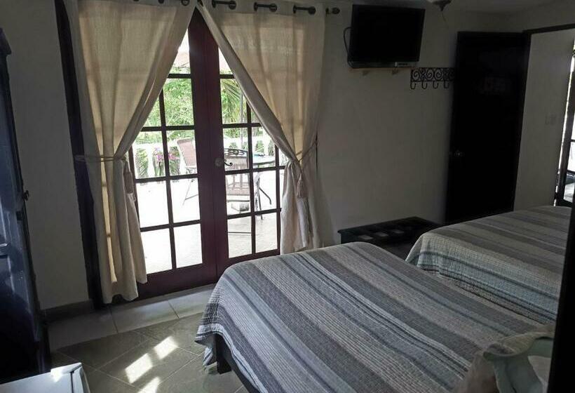 스탠다드 트리플 룸, Hibiscus House Bed And Breakfast