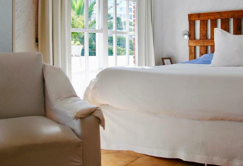 غرفة قياسية ثلاثية, Blu Inn