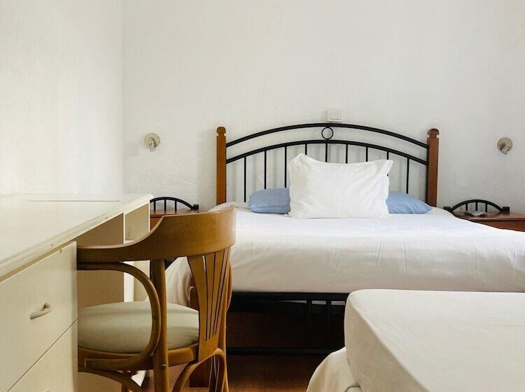 غرفة قياسية ثلاثية, Blu Inn
