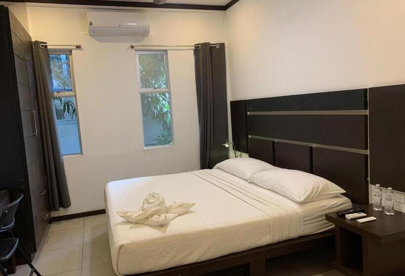 اتاق لوکس با تخت بزرگ, Celebertti