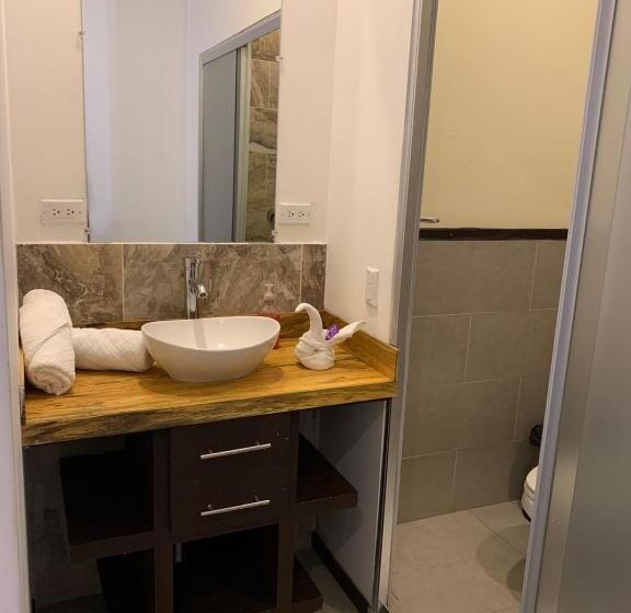 اتاق لوکس با تخت بزرگ, Celebertti