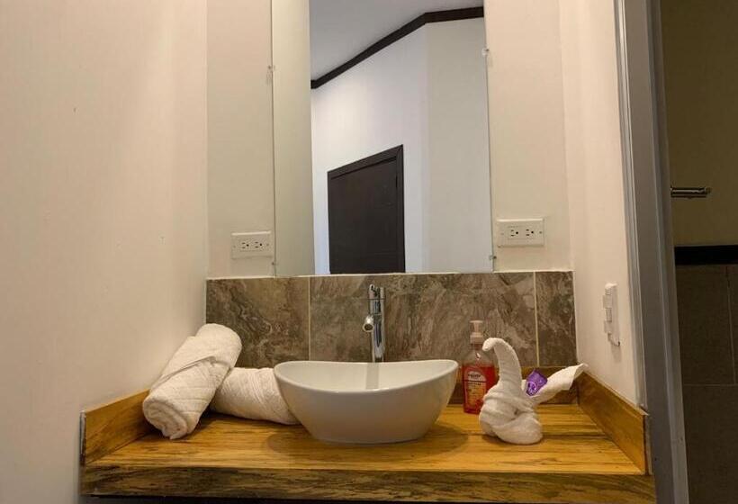 اتاق لوکس با تخت بزرگ, Celebertti