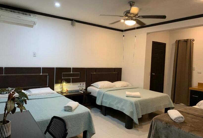 Habitación Triple Estándar, Celebertti