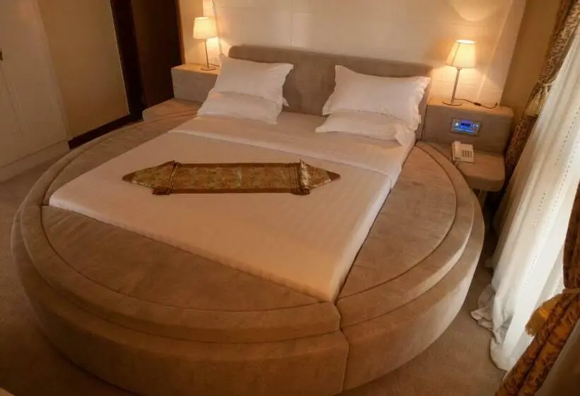 Executive-huone, Gold Crest