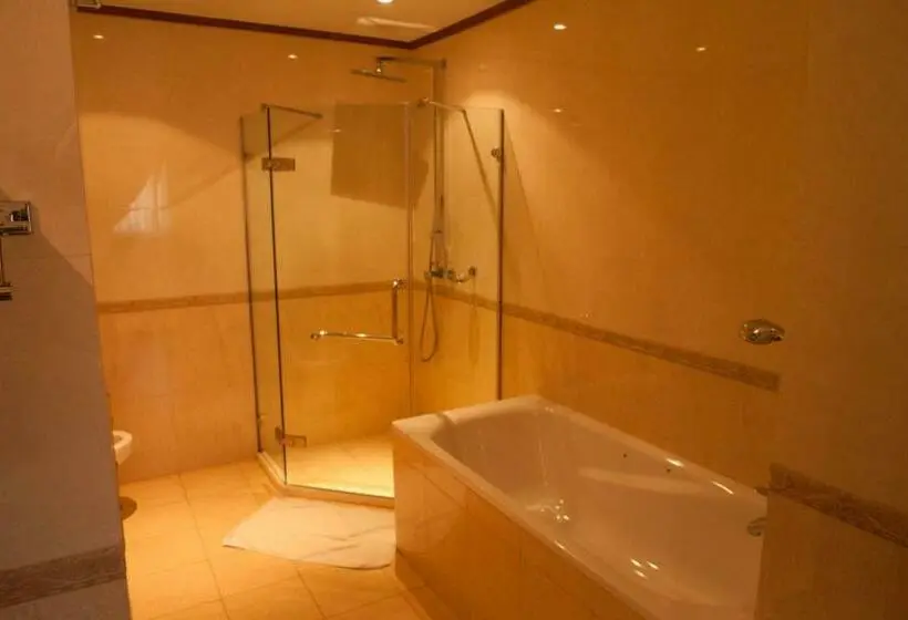 Executive-huone, Gold Crest