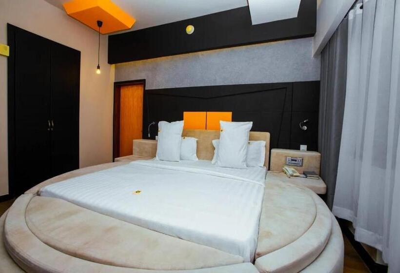 חדר אקזקיוטיב, Gold Crest