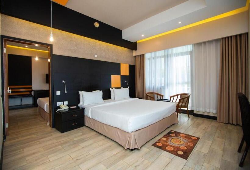 חדר משפחתי, Gold Crest