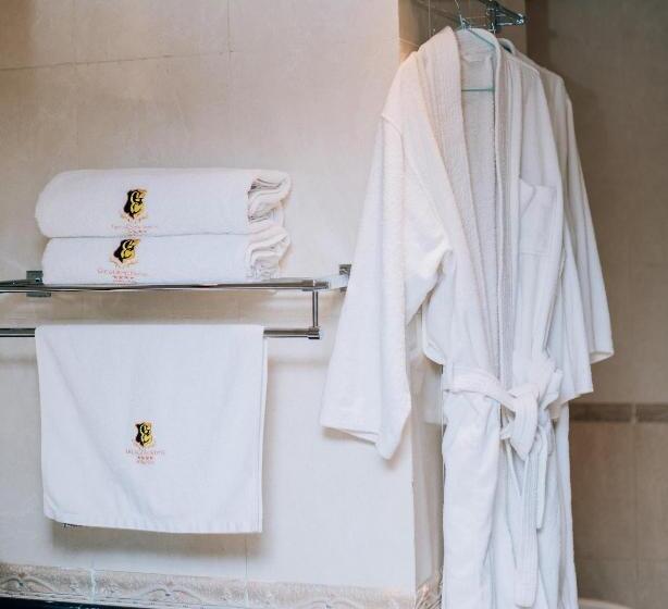 סוויטה אקזקיוטיב, Gold Crest