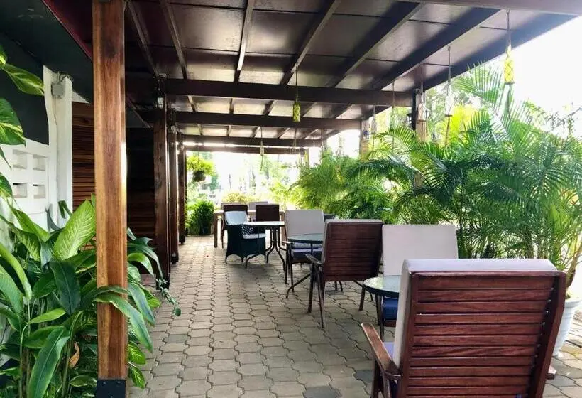 اتاق لوکس سه تخته, Holland Lodge Paramaribo