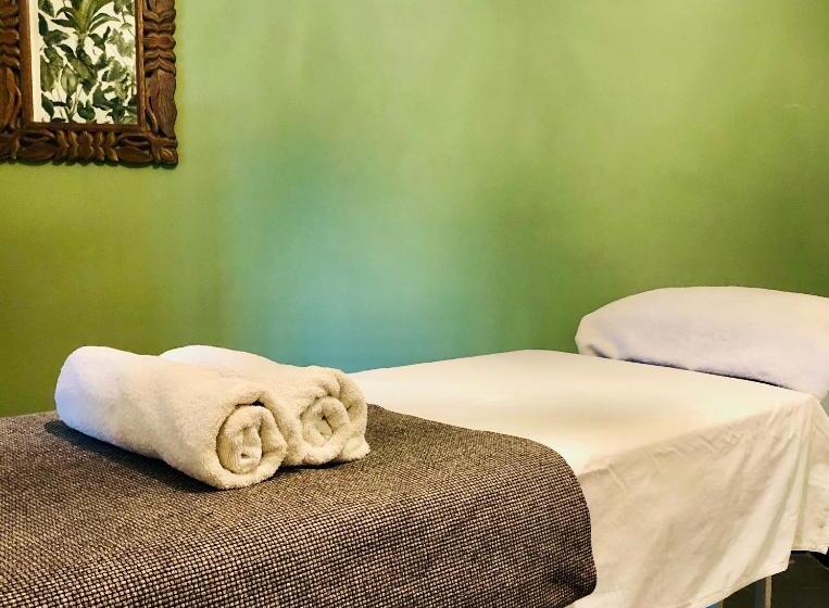 اتاق خانوادگی, Holland Lodge Paramaribo