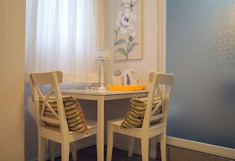 اتاق خانوادگی, Holland Lodge Paramaribo