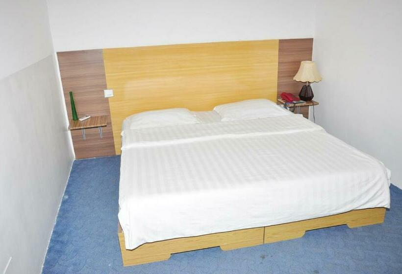 اتاق استاندارد با بالکن, Jess