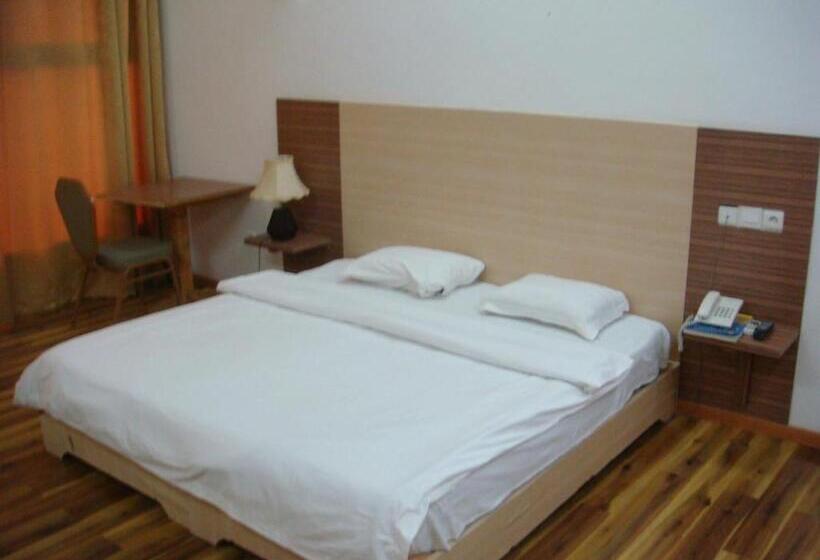 اتاق استاندارد با تخت بزرگ, Jess